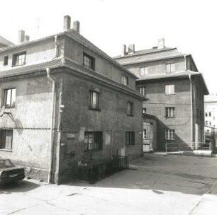Dresden-Pieschen, Altpieschen 7 u. 9. Wohnhäuser (Obdachlosenasyl; 1912; H. Erlwein). Hofansicht