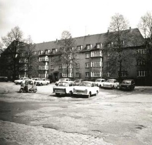 Dresden-Hellerau, Markt 13, 12, 11 und 10. Wohnhäuser mit Läden (1930/1939, R. Kolbe)