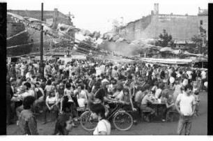 Kleinbildnegative: Pazifistische Veranstaltung, Winterfeldtplatz, 1982