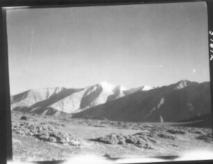 China. Sinkiang (Xinjiang). Kunlun. Pik 21750 (7250 m) bei Hadji lenger