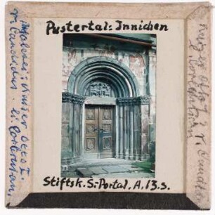 Innichen: Stiftskirche, Portal (Foto 1944)