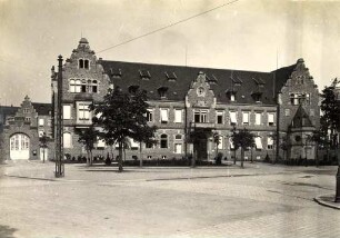 Städtisches Klinikum. Verwaltungsbau