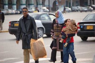 Hauptstadt Tripolis : Straßenszene mit libyscher Familie in Tripolis 2006