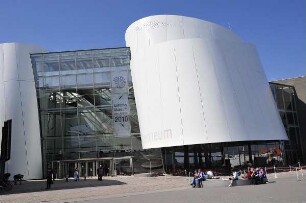 Stralsund - Ozeaneum : Aufgenommen vor dem Ozeaneum von Stralsund am 21. April 2011