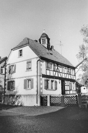 Altes Schul- und Rathaus (Wohnhaus, Fachwerk); Hasselroth, Rathausstraße 22