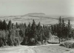 Westerzgebirge. Zschopautal zwischen Schlettau und Walthersdorf gegen Pöhlberg. Blick vom Scheibenberg von Südwesten