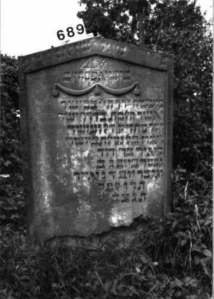Grabstein 689