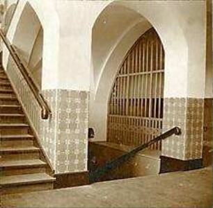 Fischer, Theodor; Stuttgart, Heusteigstr.; Sammelschulhaus - Treppe