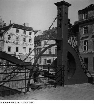 Berlin. Jungfernbrücke, Straßenbrücke (Zugbrücke) über den Kupfergraben