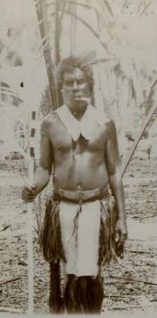 "Mann im Tanzschmuck, Nauru"