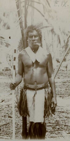 "Homme en parure de danse, Nauru"