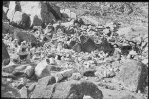 Von Aymara-Indianern errichtete kleine Steinhäuschen