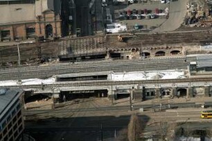Ersatzneubau der Eisenbahnbrücke über die Jahnstraße. Luftbild-Schrägaufnahme von Südsüdost : Dresden. Ersatzneubau der Eisenbahnbrücke über die Jahnstraße. Luftbild-Schrägaufnahme von Südsüdost