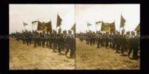 Defilierende Vereine mit Fahne, Truppenparade, Istanbul