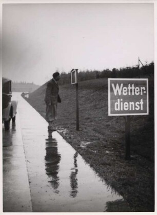 Mann auf der Autobahn