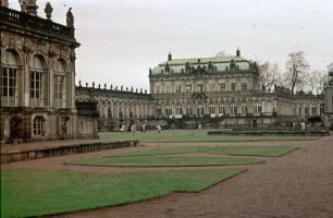 Dresden-Altstadt. Zwinger : Dresden. Zwinger, Zwingerhof. Blick zum Mathematisch-Physikalischen Salon