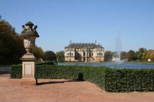 Dresden. Großer Garten. Palais im Großen Garten (1678-1683; J. G. Starcke). Ostfassade über den Palaisteich