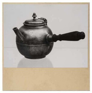 Tafel 12 / Teekanne aus Zinn (Werkbundkiste Das Gießgefäß, Bildtafel)
