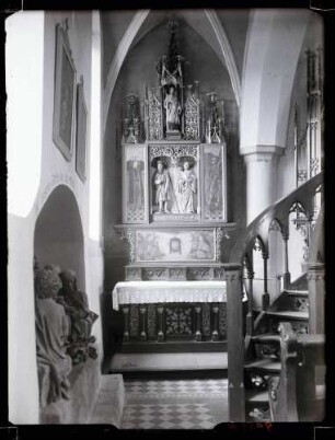 katholische Pfarrkirche; nördlicher Seitenaltar offen und geschlossen