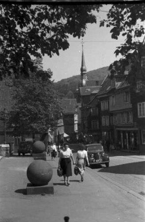Langenberg: Hauptstraße, Vordergrund Kugel