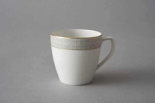 Modellnummer 611/ 3 1/2, Dekornummer 14687 (Werkbundkiste Porzellan, Kaffeetasse)