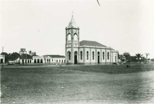 Kirche und Platz in Guaraci