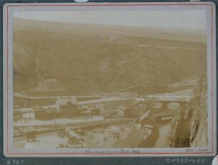 Die neu angelegte Eisenbahn-Haltestelle "Plauen" und Gebäude der Felsenkellerbrauerei im Plauenschen Grund