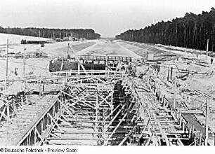 Havelkanal. Bau des Havelkanals 1951/1952. Eimerkettenbagger bei der Arbeit