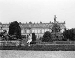 Vorm Schloss Herrenchiemsee