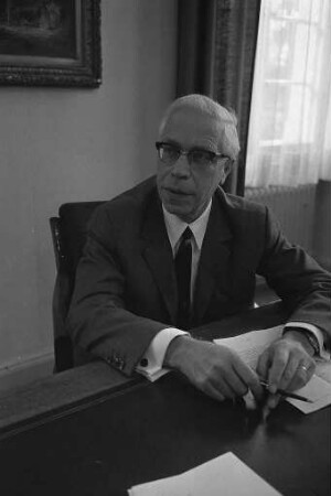 Regierungspräsident Dr. Werner Munzinger.