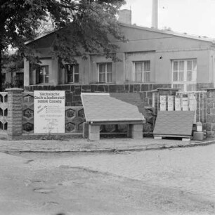 Coswig, Industriestraße : Coswig. Werkhalle der Sächsischen Dachpappe- und Isolierstoffe GmbH, Industriestraße 34. Straßenansicht