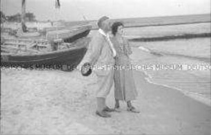 Richard und Florentine Fleischhut am Strand von Köslin