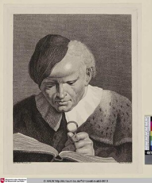 Mann mit pelzbesetzem Gewand und weitem weißen Kragen, ein Buch mit einer Lupe lesend.