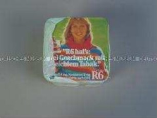 Set Bierdeckel mit Werbeaufdruck für "R6"-Zigaretten und "Tucher Pilsener", Frau