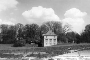 Boxberg/O.L.-Bärwalde. Ehem. Elektrizitätswerk an der Spree