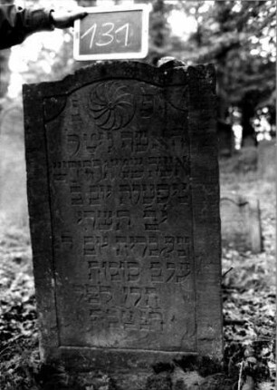 Grabstein 131 [Nir S. 94 Nr. 10.02]
