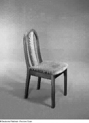 Stuhl mit gepolsterter Sitzfläche und Rückenlehne