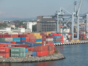 Oslo - Containerhafen : Containerhafen. Aufgenommen in Oslo im September 2004