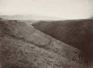 Die Quebrada Guapal bei Pinantura (links oben 3175 m). Hinten der Sincholagua