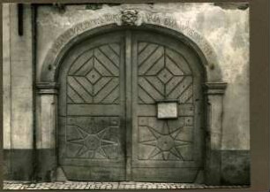 Haus Nr. 135 Tor mit Müllerzeichen im Schlußstein Inschrift auf Torbogen Johann Valentin Wiss Maria Eva Wissin 1744