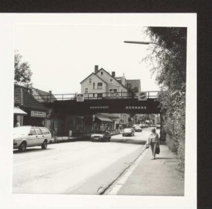 Ist-Zustand der B 239 vor den Bauarbeiten 1988 im Bereich der Bahnbrücke. Detmold. Paulinenstr. Papierabzug