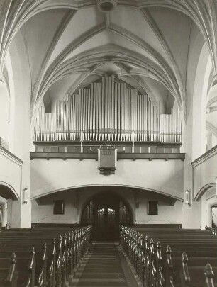 Döbeln, Nicolaikirche, Innenraum : Inneres vom Altar gegen Orgelempore mit dreimanualiger Orgel III/57 (1929-1930; H. Eule op. 174; Umbau 2001)
