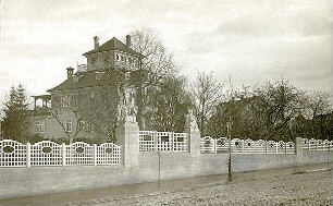 Fischer, Theodor; Reutlingen; Haus E. Gminder - Straßenansicht mit Einfriedung