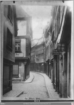 Borngasse von Süden, links Eckhaus Borngasse 15, rechts Borngasse 22-12