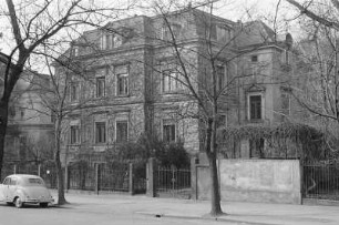 Gebäude des Instituts für sorbische Volksforschung in Bautzen auf der Ernst -Thälmann-Str. 6 : Dom Instituta za serbski ludospyt w Budyšinje na Ernsta Thälmannowej droze : Bautzen / Budyšin