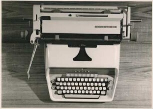Standard Schreibmaschine "universal 40" der Adlerwerke vorm. Heinrich Kleyer