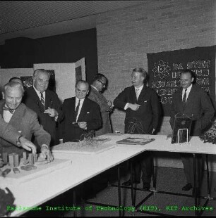 Eröffnung der Ausstellung "Formen und Farben der Atomwelt" des Kernforschungszentrums Karlsruhe (KfK)