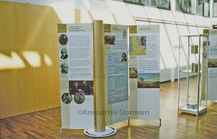 Theodor-Mommsen-Ausstellung: Foyer Mommsenstraße 14