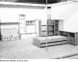 Jugendzimmer : Ausstellungskoje mit Jugendzimmermöbeln (1985; VEB Möbelkombinat Dresden-Hellerau)