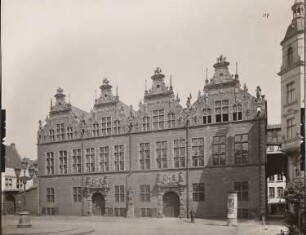Zeughaus, Danzig: Straßenfassade